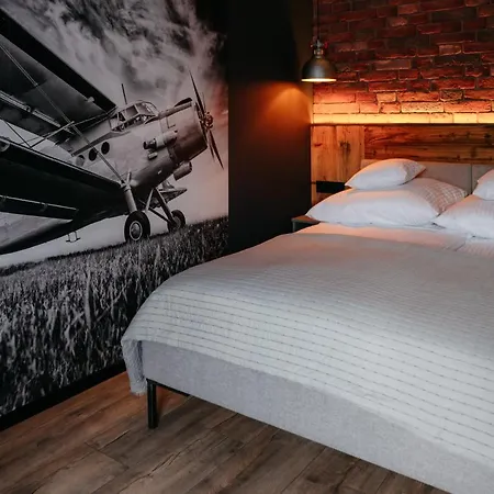 Hotel Sleep Well 1999 *