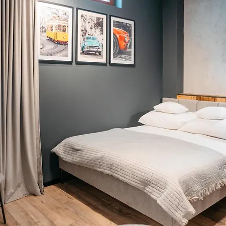 Hotel Sleep Well 1999 *