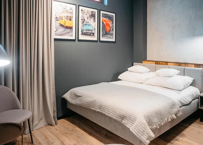 Hotel Sleep Well 1999 *